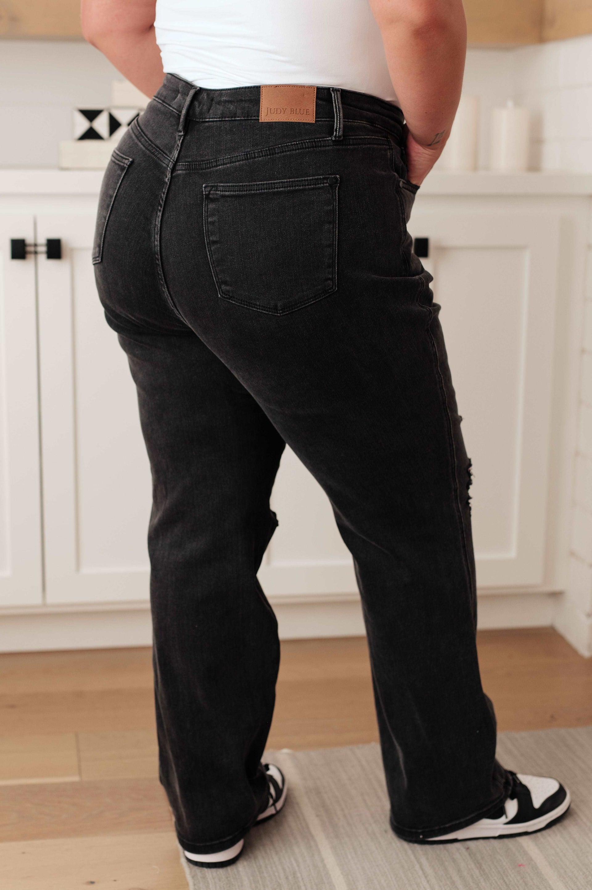 Susannah High Rise Rigid Magic 90's Distressed Straight Jeans in Black